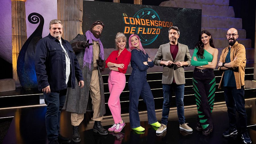 Raquel Martos junto a los colaboradores de 'El condensador de fluzo'