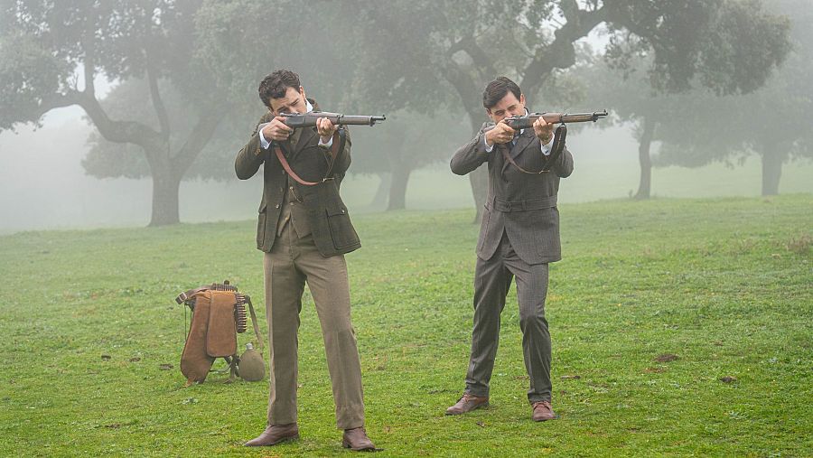 La Promesa: Curro se prepara con Manuel para la cacería