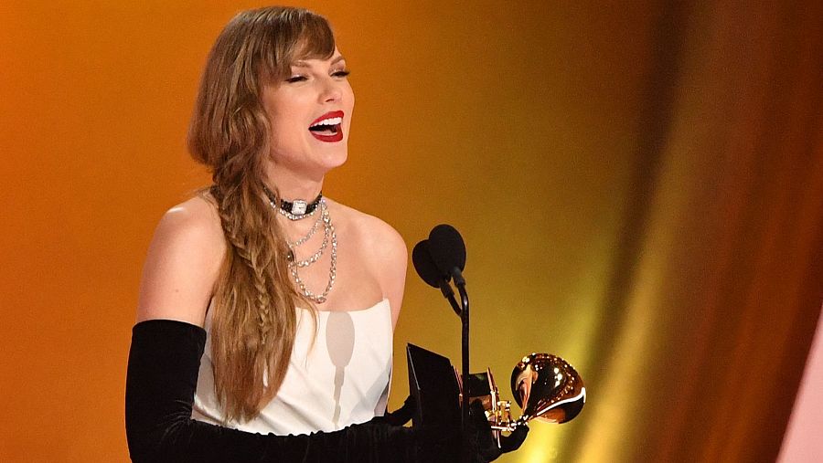 La cantautora estadounidense Taylor Swift recibe el premio al Mejor Álbum Vocal Pop por 