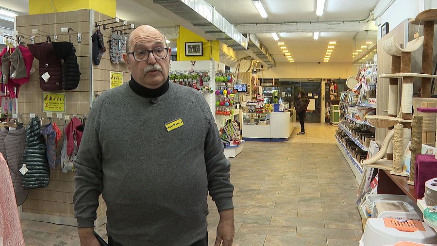 Alejandro Serrat no quiere que su tienda se convierta en un súper de complementos de animales