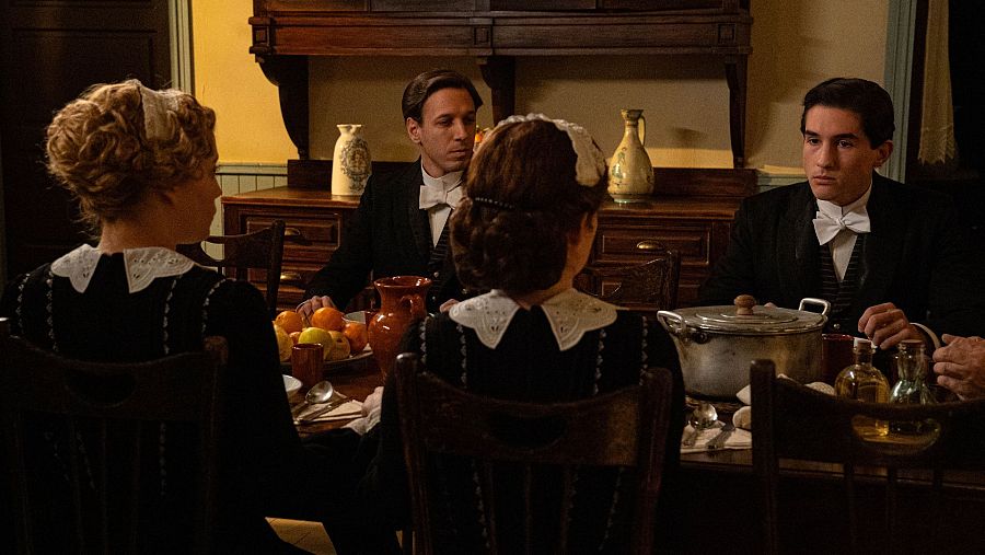 La Promesa: María Fernández y Salvador debaten la forma de pedirse matrimonio