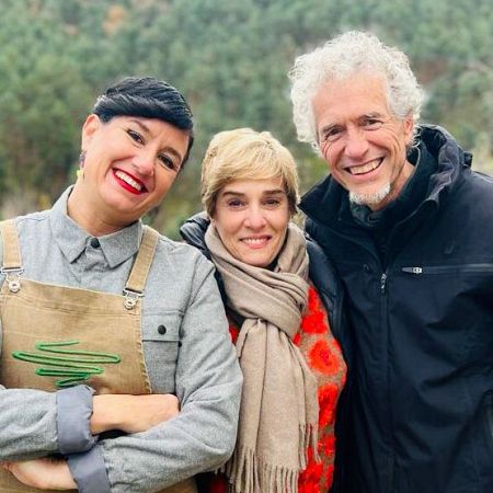 Aizpea Oihaneder cocina junto a Anabel Alonso y César Palacios