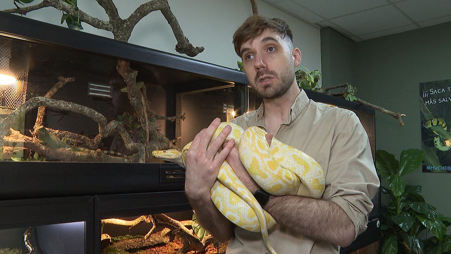 Gonzalo Albarrán es biólogo y fundador de Rexcate, la protectora de animales del grupo de educación ambiental MuchoBicho