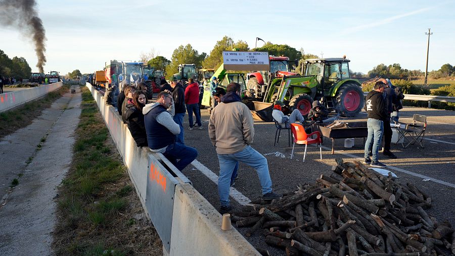 Bloqueo de la AP-7 a 40 kilómetros de la frontera francesa