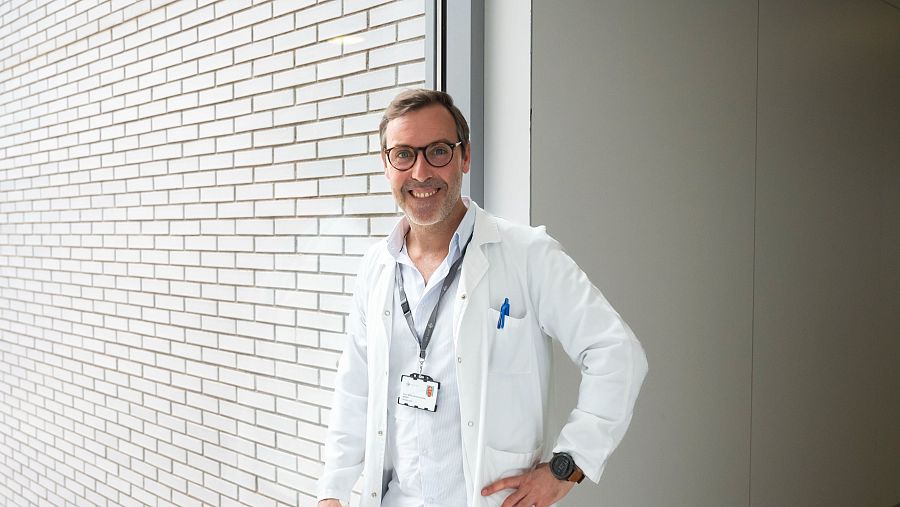 Saul Martínez-Horta fotografiat a un passadís de l'hospital de Sant Pau