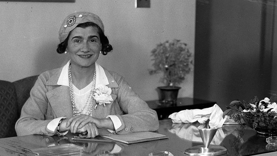 Coco Chanel en 1930 siendo ya una referencia mundial en el universo de la moda