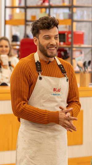 Imagen del concursante Blas Cantó en la prueba técnica de 'Bake Off: Famosos al horno'