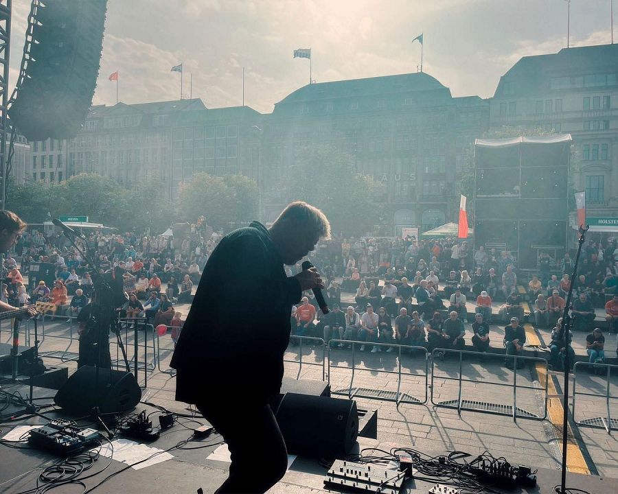 Isaak en un concierto en Hamburgo el 3 de octubre de 2023