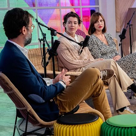 Verónica Sánchez y Jana Victoria, charlan con Rafa Guererro, psicólogo