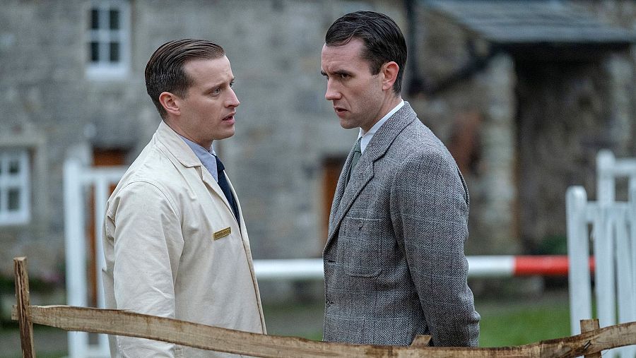 Matthew Lewis y Nicholas Ralph en 'Todas las criaturas grandes y pequeñas'