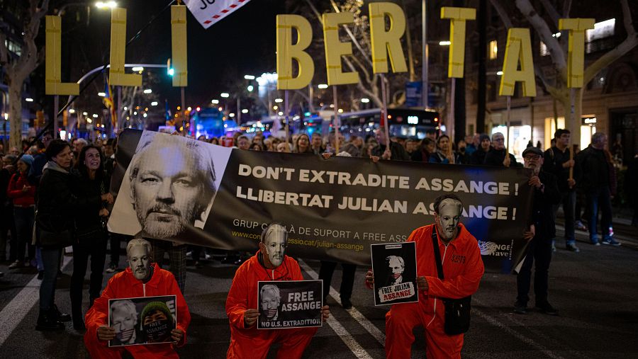 Manifestación en Barcelona a favor de Julian Assange