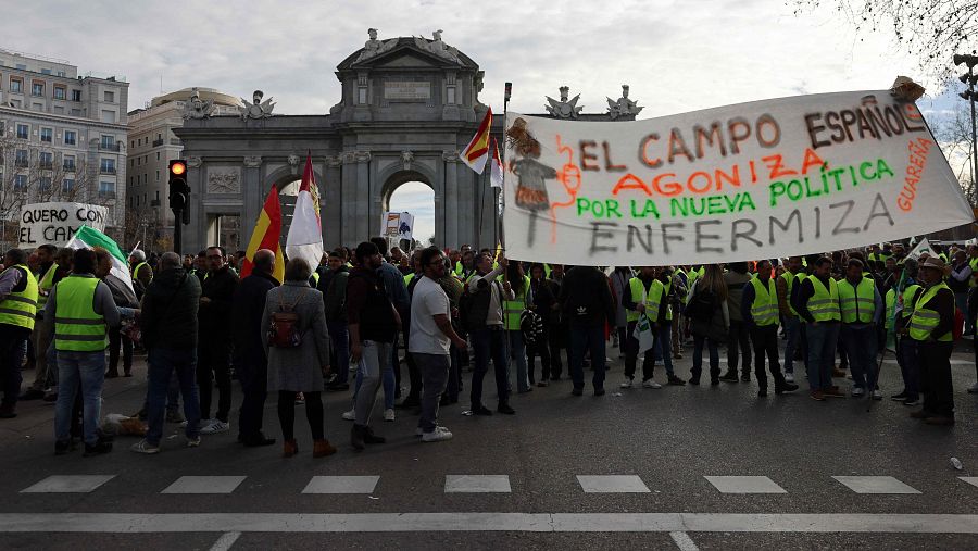 Agricultores se concentran en la Puerta de Alcalá de Madrid. (EP)