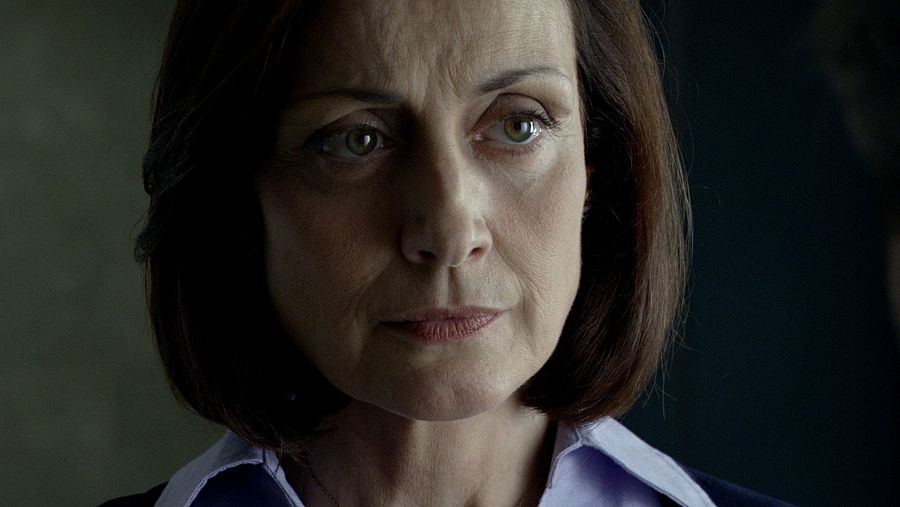 Gloria, la madre de Camino, interpretada por Carme Elías