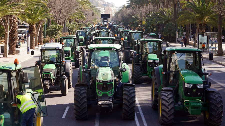 Cientos de agricultores se concentran como protesta en el Paseo del Parque de Málaga