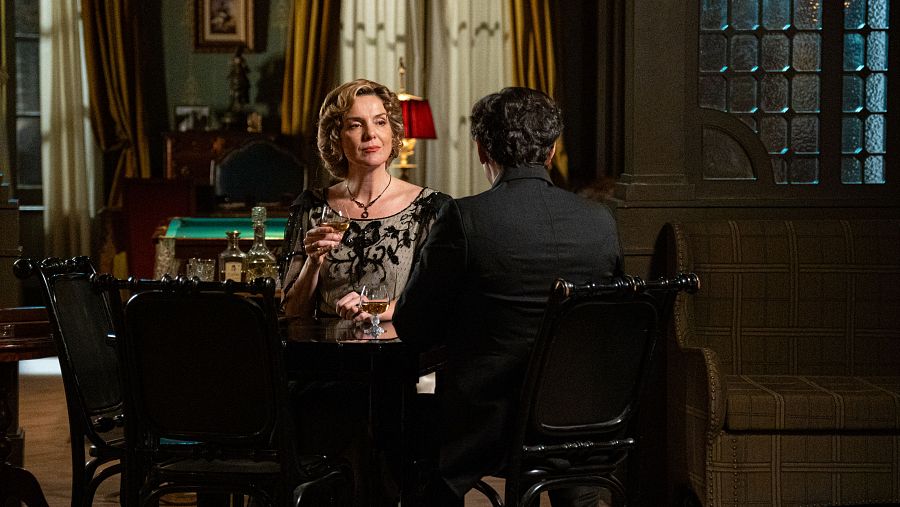 La Promesa: Ayala le pide a Cruz que Petra sea su secretaria