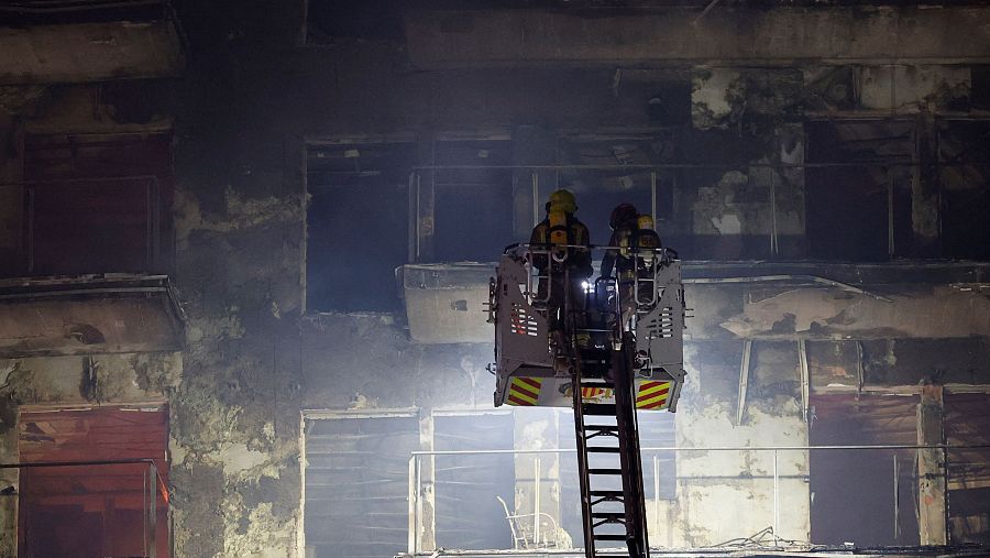 Encuentran muertos en el edificio calcinado de Valencia