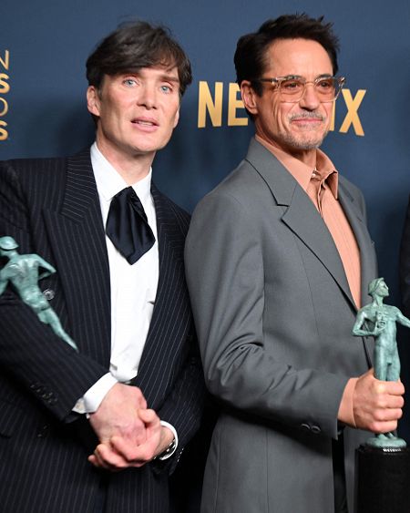 Cillian Murphy y Robert Downey Jr. posan con sus premios