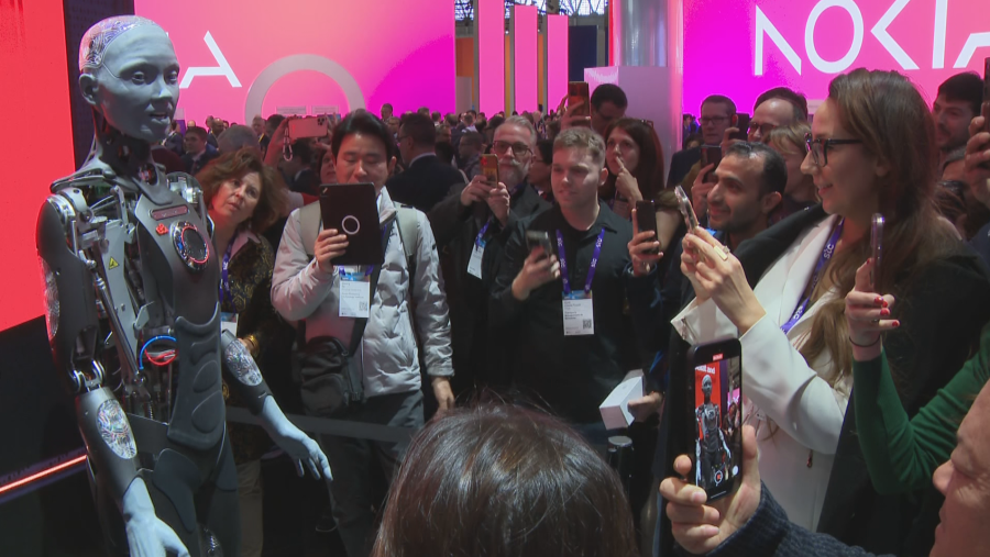 Ameca, la robot humanoide que usa la tecnología de ChatGPT para hablar