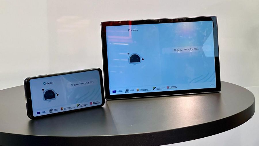 Atenea, un mòbil que es pot fer servir només amb la veu