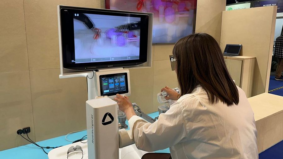 Robot quirúrgico mejorado con inteligencia artificial para operar con más precisión