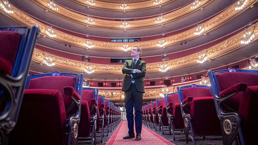 Instantànea del director del Gran Teatre del Liceu, Valentí Oviedo al pati de butaques del Liceu. És un gran apassionat de l'òpera