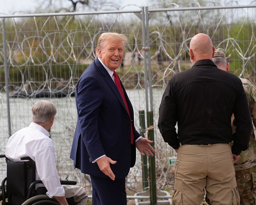 Donald Trump en su visita a Shelby Park, en la frontera entre EE.UU. y México