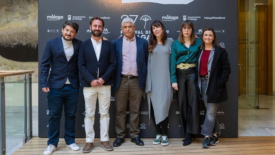 Los participantes en la presentación: Alberto Fernández, Adolfo Moreno, el ex guardia civil Ignacio Carrasco, Sofía Urwitz, Patricia Alonso y Lara Lejarza