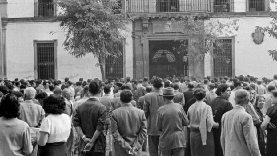 El poble els defenia a crits