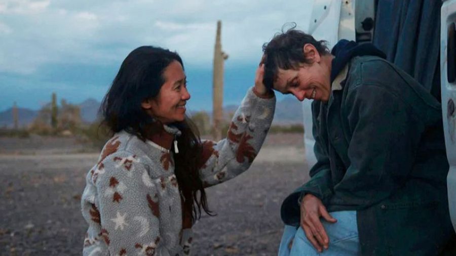 Chloé Zhao dirigió a Frances McDormand en 'Nomadland'