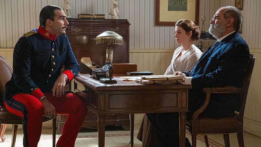 La Promesa: Lorenzo presenta una generosa oferta a Rómulo y María Fernández