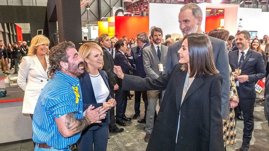 Visita de los Reyes al stand de RTVE en ARCO 2024