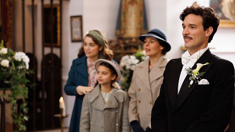 Íñigo y las Garcés esperan a Matilde en la iglesia