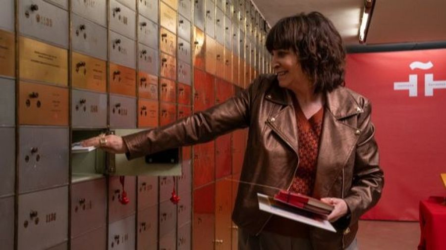 Rosa Montero deja su legado en la Caja de las Letras del Instituto Cervantes