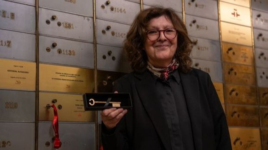 Rosa León deposita su legado en la Caja de las Letras