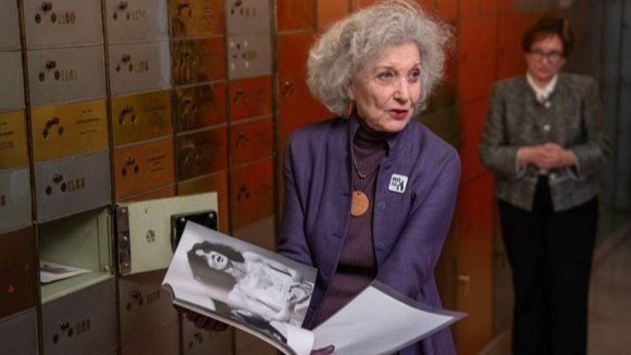 Marisa Paredes deposita su legado en la Caja de las Letras