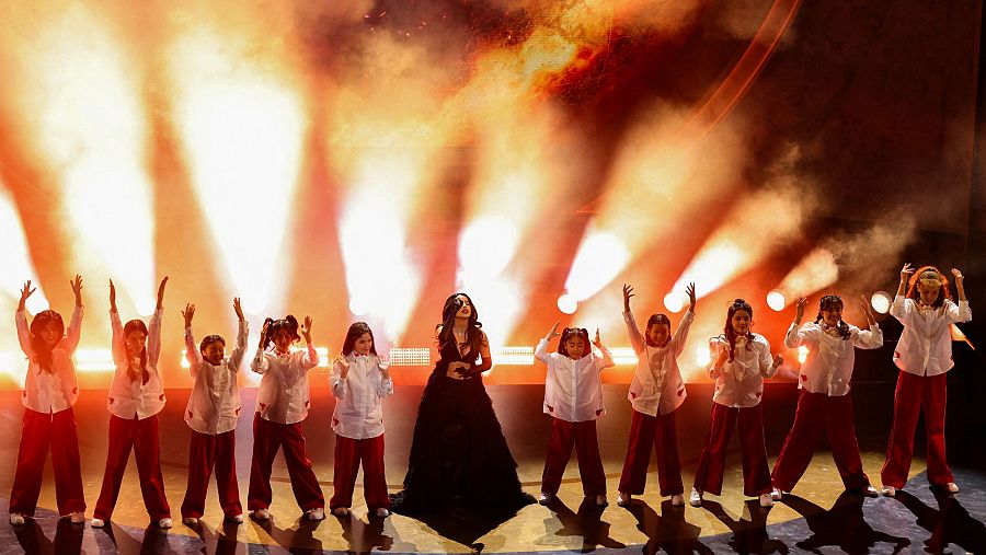 OSCAR 2024: Tercer número musical con Becky G que canta The fire inside