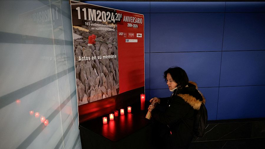 Uno de los paneles instalados en Atocha en homenaje a las víctimas del atentado del 11M