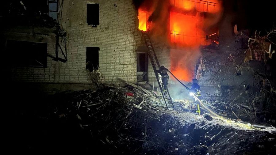 Edificio de apartamentos dañado en Kúpiansk (Járkov) por un ataque aéreo ruso el 12 de marzo.