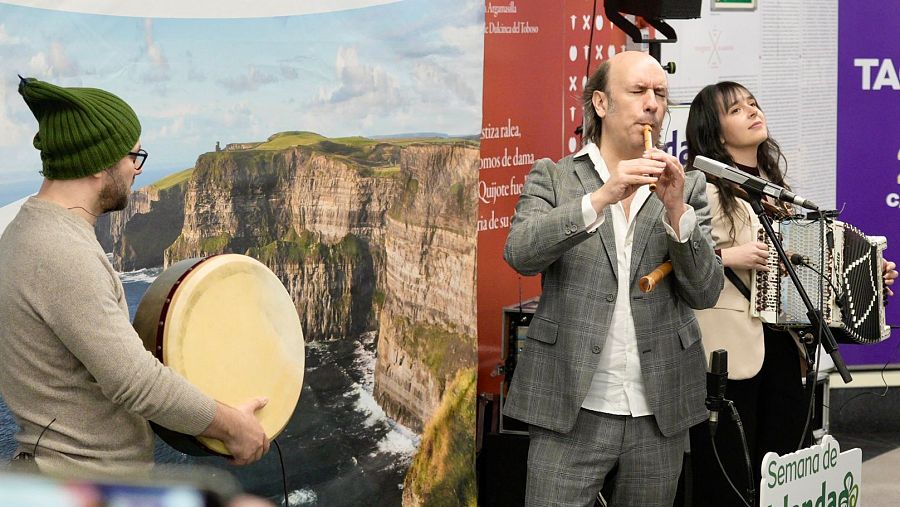 Actuación de Carlos Nuñez en el Metro