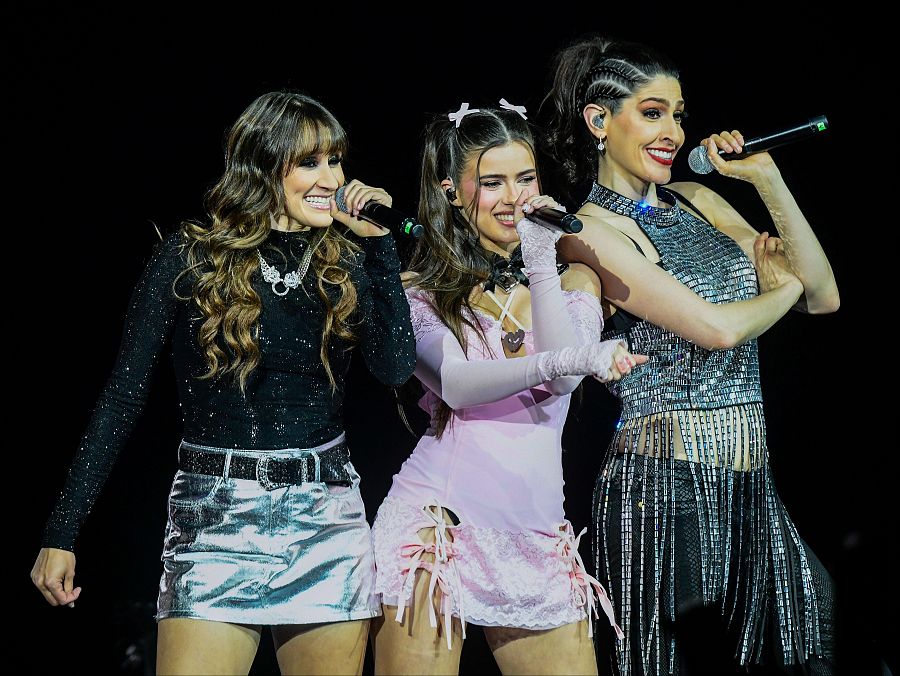 Ha*Ash junto a Mar Lucas durante una actuación en directo.