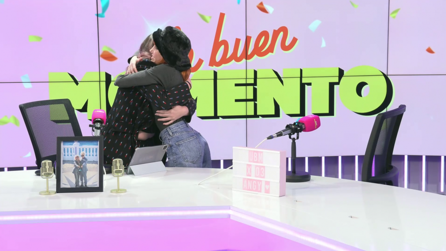 Angy Fernández y Carolina Iglesias durante el tercer programa de 'Un buen momento'