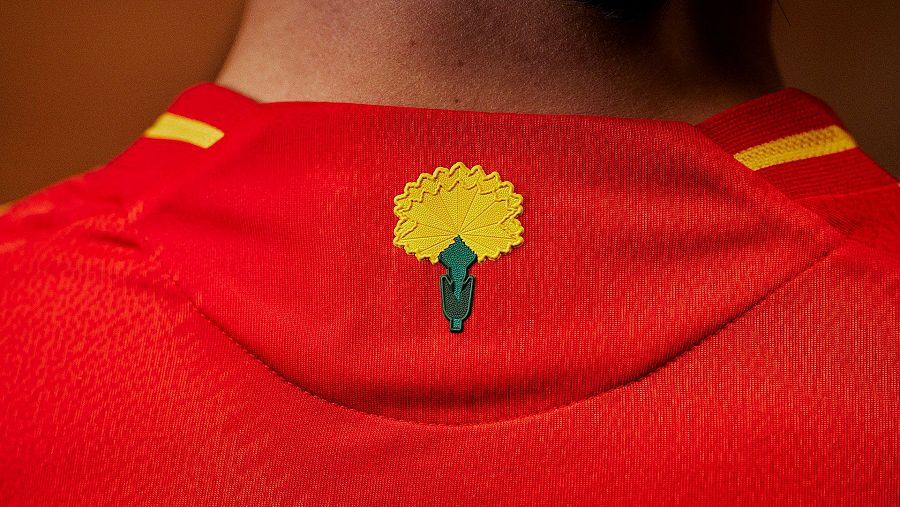 Clavel en la camiseta de España