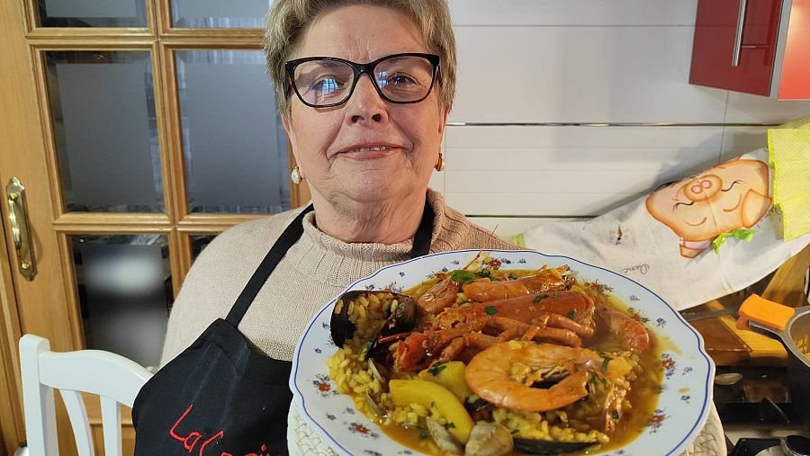 Adoración con el plato de arroz con bogavante