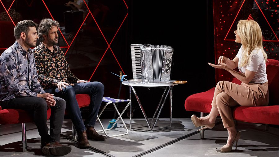 Jorge Arribas y Diego Galaz, de Fetén Fetén, con Cayetana Guillén Cuervo