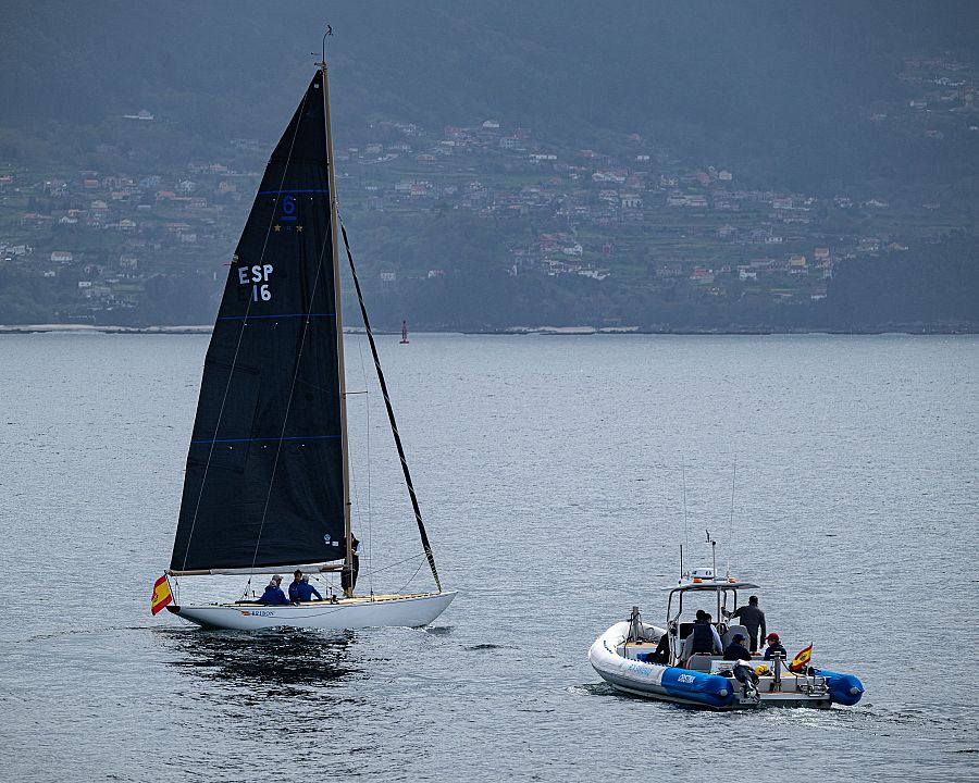 El rey emérito y la infanta Elena salen a navegar