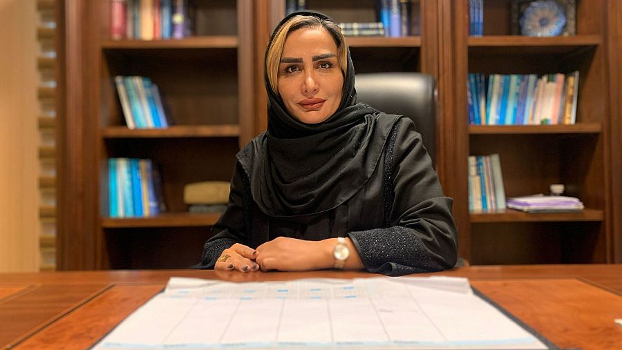 Samira Ghadimi posando en su despacho en Teherán