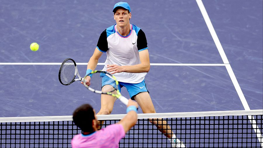 Alcaraz se impone a Sinner en semifinales del Indian Wells