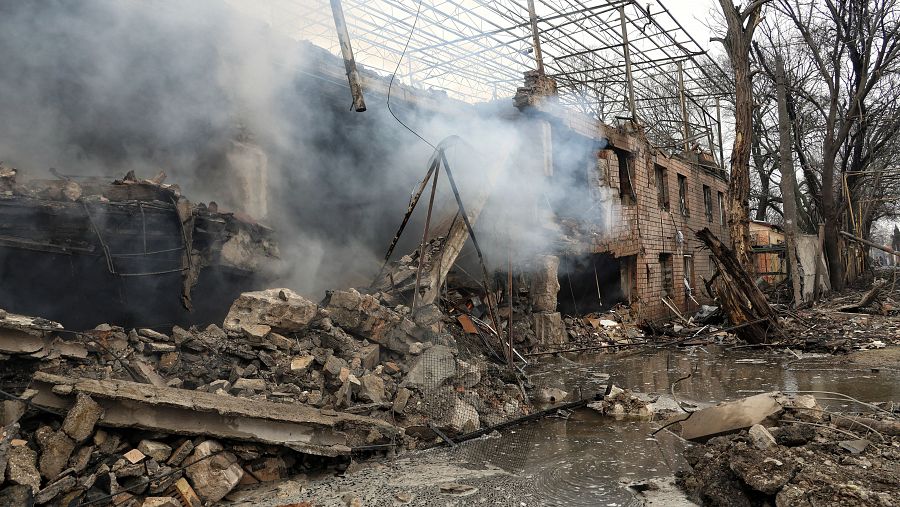 Vista general de la destrucción de un edificio en Odesa (Ucrania).