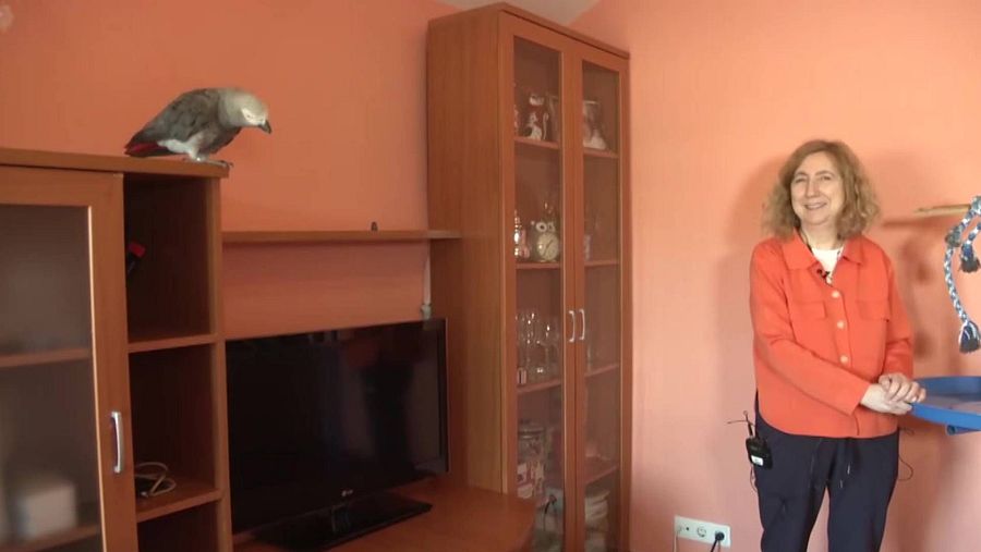 Berritxu en casa con su cuidadora