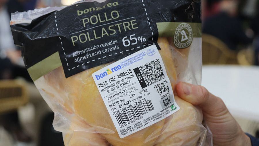 Código QR incorporado en el embalaje de pollo de BonÀrea que permite conocer su procedencia